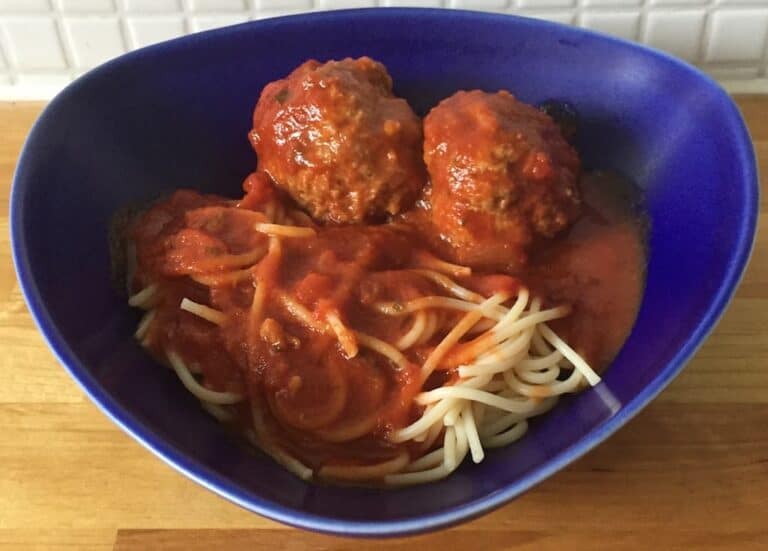 Mozzarellafyllda kalvfärsbullar i slow cooker