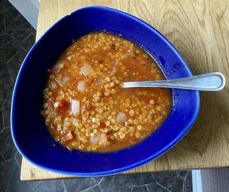 Lins och tomatsoppa